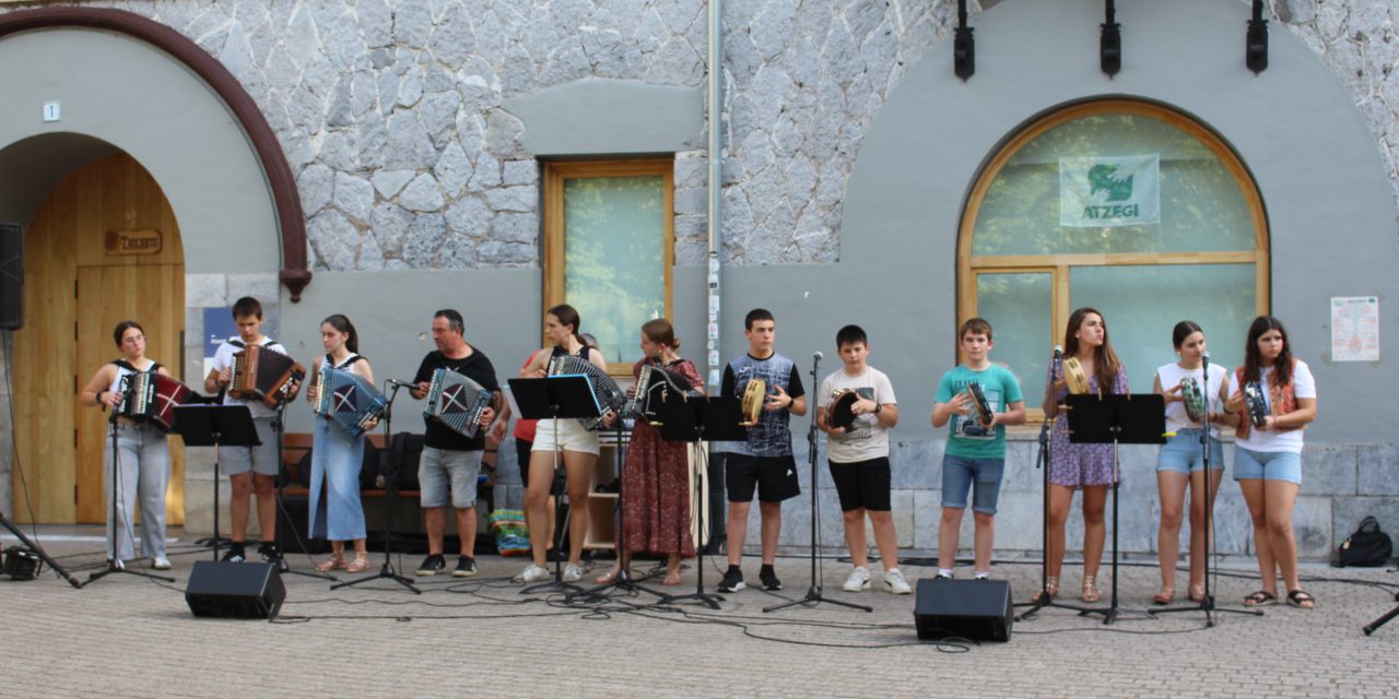 Trikitilaris de la escuela de música