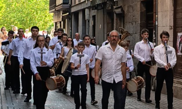 Oporretan ere musikari
